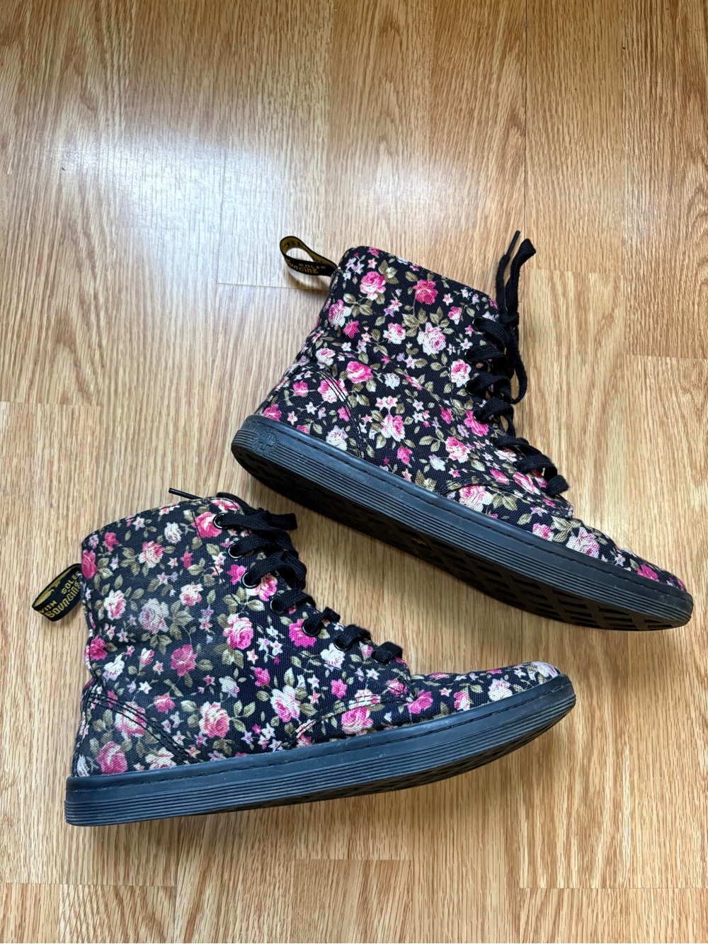 Dr Martens Hackney floral boots shoes size 8 women